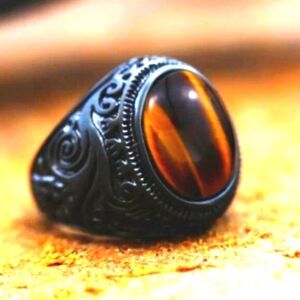 Vintage Engraved marble ring sz 11